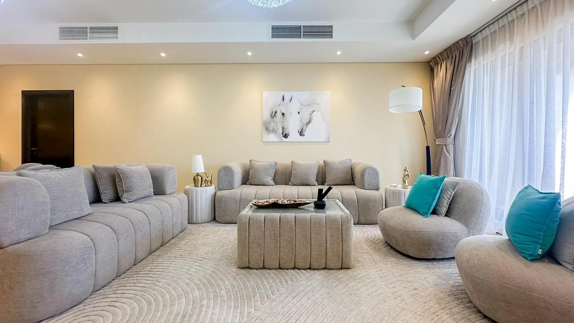 Bespoke Holiday Homes - Palm Jumeirah - Massive 2 Bedroom With Palm View, Balqis Dubai United Arab Emirates