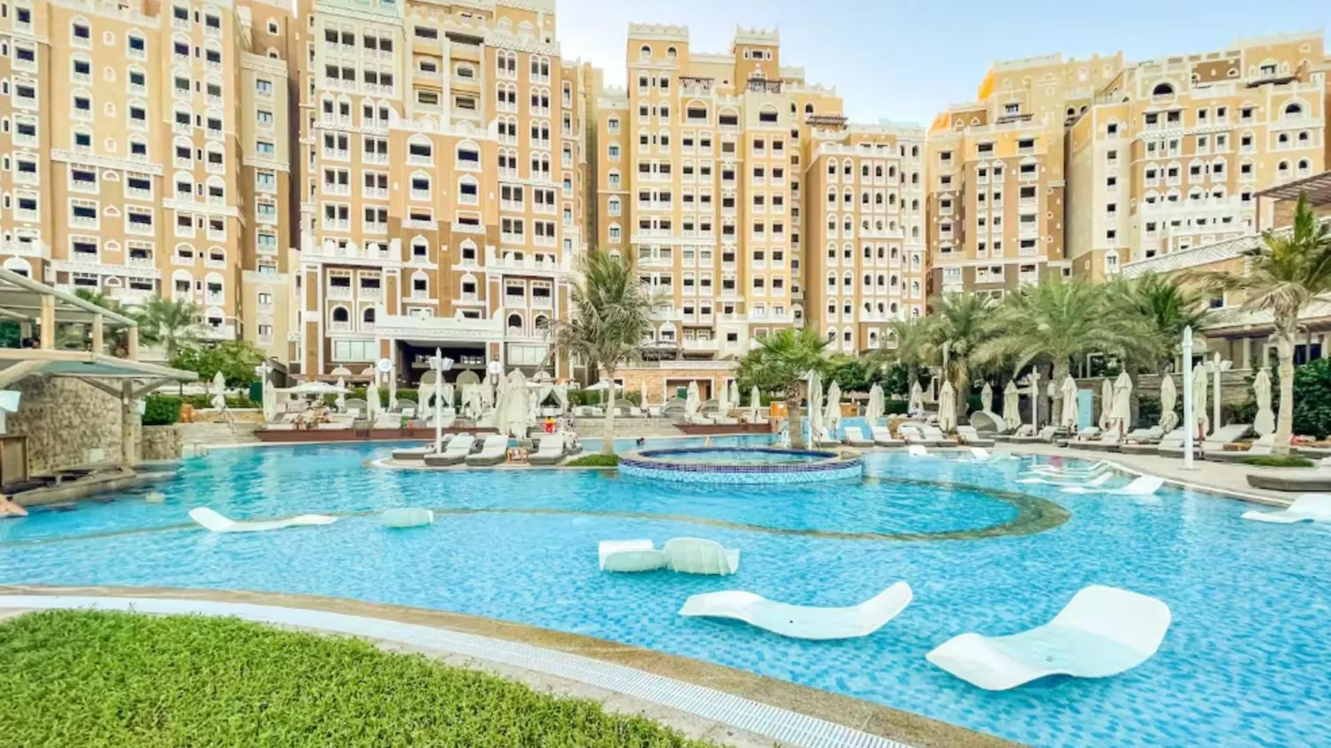 Bespoke Holiday Homes - Palm Jumeirah - Massive 2 Bedroom With Palm View, Balqis Dubaj Apartmán